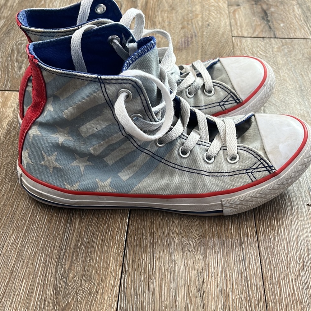4/$20🥳 Kids American Flag Converse shoes size 4